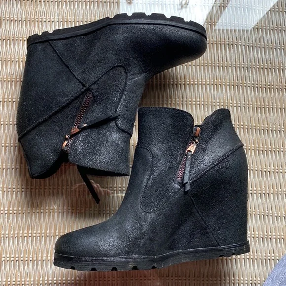 UGG Black Wedge Boots - Picture 4 of 8